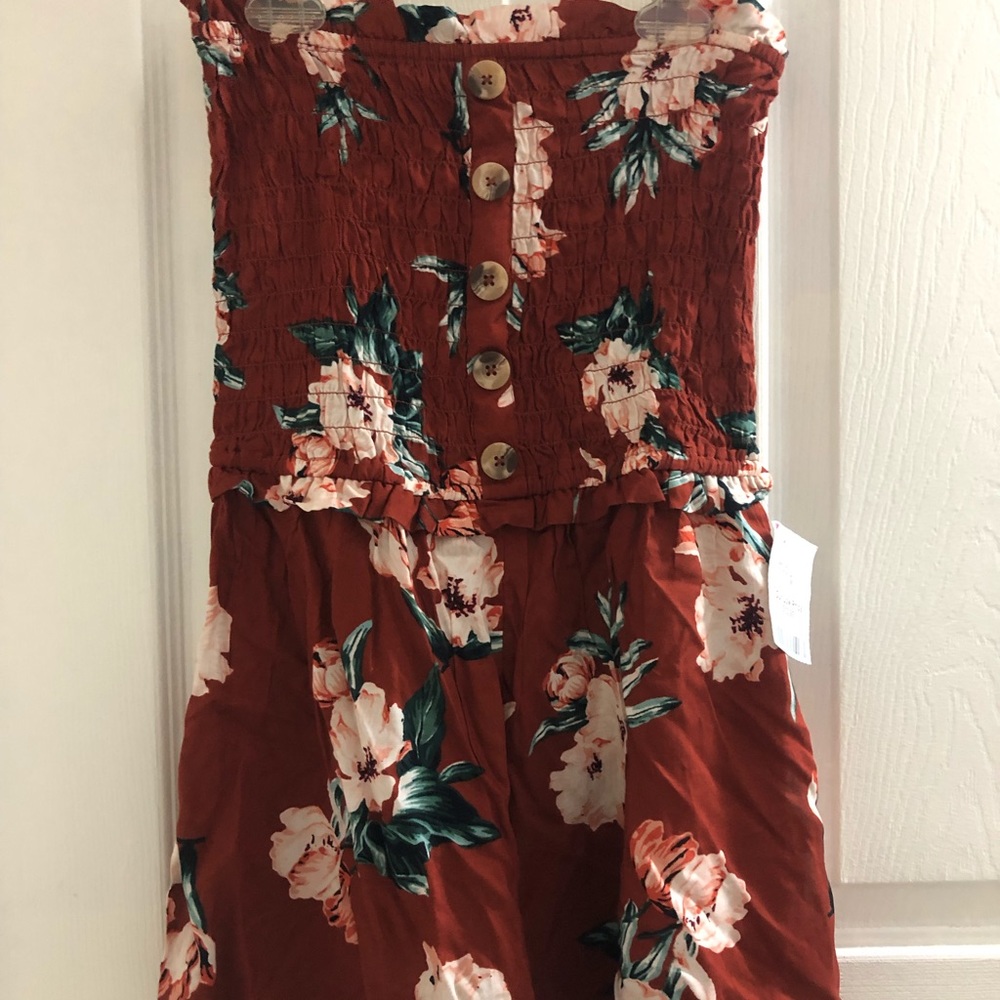 ✨ NWT cinched floral romper